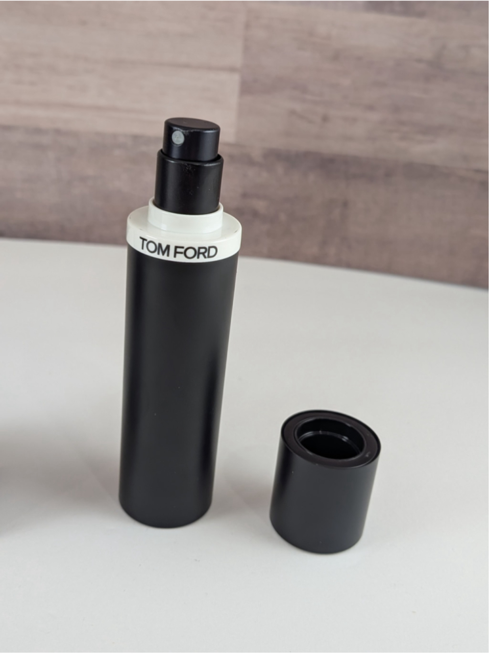Women's TOM FORD Fing Fabulous Eau de Parfum 10ml Black White - Picture 6 of 7